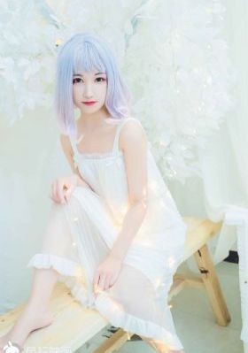 欧美高端白色职业西装_720动漫免费观看